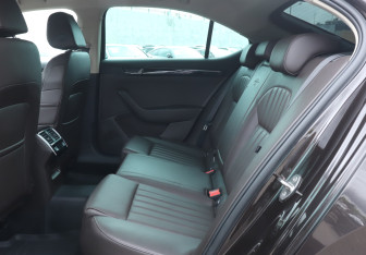 Подержанный автомобиль Skoda Superb Liftback 2015 года (9 фото)