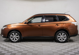 Подержанный автомобиль Mitsubishi Outlander 2012 года (8 фото)