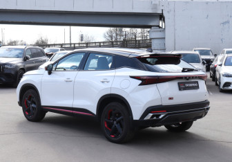 Подержанный автомобиль Omoda C5 2023 года (7 фото)