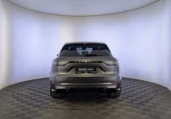 Подержанный автомобиль Porsche Cayenne 2019 года (6 фото)