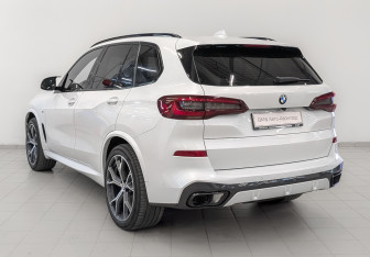Подержанный автомобиль BMW X5 2020 года (7 фото)