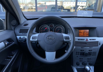 Подержанный автомобиль Opel Astra Hatchback 2014 года (14 фото)