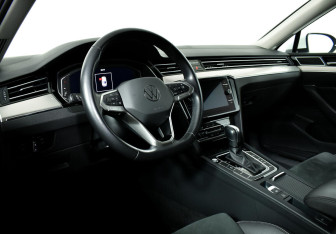 Подержанный автомобиль Volkswagen Passat Sedan 2021 года (11 фото)