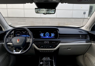 Подержанный автомобиль Hongqi HS5 2023 года (12 фото)