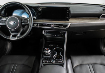 Подержанный автомобиль Kia K5 2020 года (11 фото)