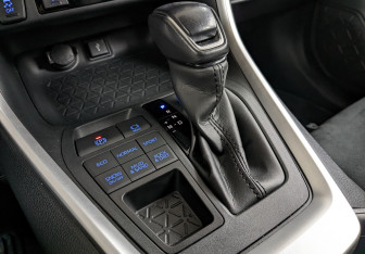 Подержанный автомобиль Toyota RAV4 2022 года (7 фото)