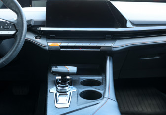 Подержанный автомобиль Changan UNI-V 2023 года (15 фото)