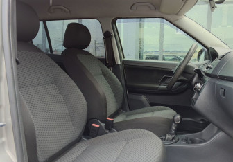Подержанный автомобиль Skoda Fabia Hatchback 2012 года (22 фото)