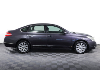 Подержанный автомобиль Nissan Teana 2010 года (4 фото)