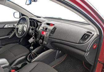 Подержанный автомобиль Kia Cerato Sedan 2010 года (11 фото)