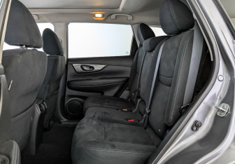 Подержанный автомобиль Nissan X-Trail 2015 года (18 фото)