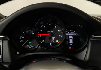 Подержанный автомобиль Porsche Macan 2020 года (11 фото)