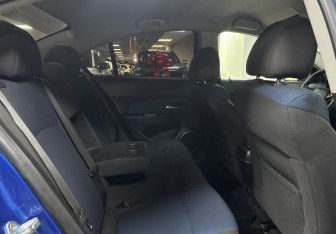 Подержанный автомобиль Chevrolet Cruze Sedan 2011 года (11 фото)