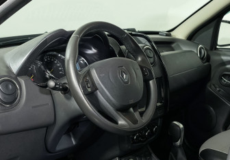 Подержанный автомобиль Renault Duster 2018 года (14 фото)