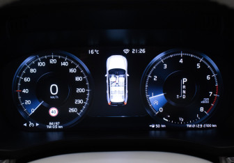 Подержанный автомобиль Volvo XC60 2021 года (12 фото)