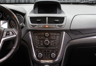 Подержанный автомобиль Opel Mokka 2015 года (15 фото)