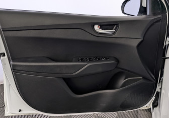 Подержанный автомобиль Hyundai Solaris Sedan 2020 года (19 фото)