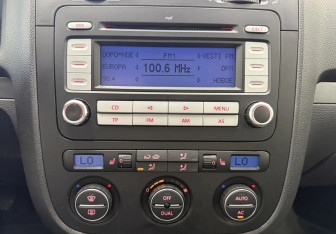 Подержанный автомобиль Volkswagen Jetta Sedan 2008 года (15 фото)