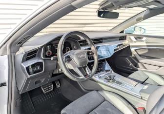 Подержанный автомобиль Audi A7 2021 года (16 фото)