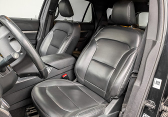 Подержанный автомобиль Ford Explorer 2018 года (21 фото)