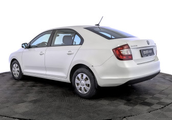 Подержанный автомобиль Skoda Rapid Liftback 2019 года (7 фото)