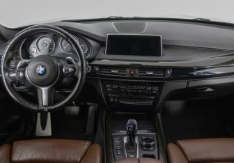 Подержанный автомобиль BMW X5 2014 года (14 фото)