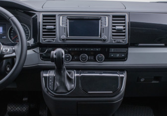 Подержанный автомобиль Volkswagen Multivan 2015 года (14 фото)