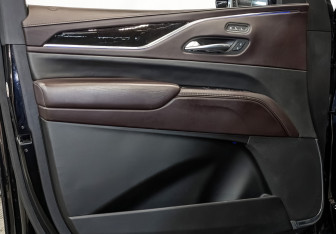 Подержанный автомобиль Cadillac Escalade Suv 2021 года (18 фото)