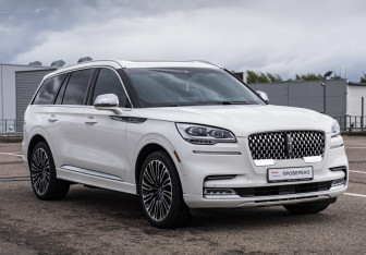 Подержанный автомобиль Lincoln Aviator 2020 года (3 фото)