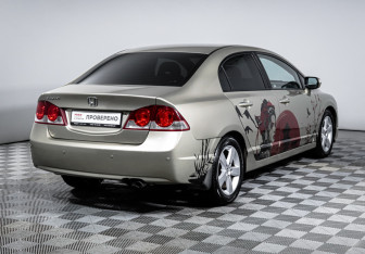 Подержанный автомобиль Honda Civic Sedan 2007 года (5 фото)