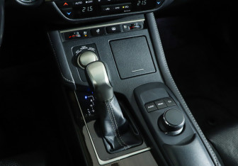 Подержанный автомобиль Lexus ES 2015 года (18 фото)