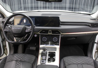 Подержанный автомобиль Exeed TXL 2022 года (14 фото)