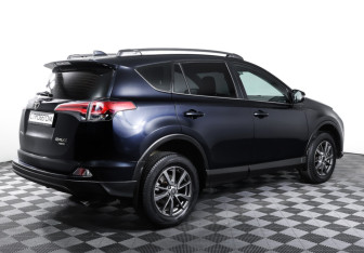 Подержанный автомобиль Toyota RAV4 2018 года (5 фото)