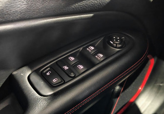 Подержанный автомобиль Jeep Compass 2018 года (13 фото)