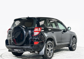 Подержанный автомобиль Toyota RAV4 2011 года (4 фото)