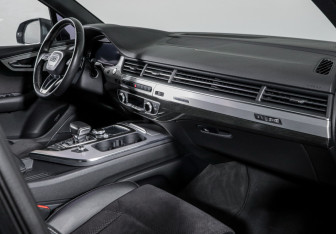 Подержанный автомобиль Audi Q7 2015 года (9 фото)