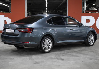 Подержанный автомобиль Skoda Superb Liftback 2018 года (5 фото)