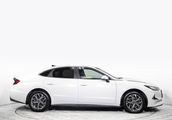 Подержанный автомобиль Hyundai Sonata 2020 года (4 фото)