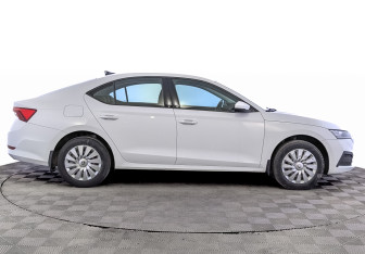 Подержанный автомобиль Skoda Octavia Liftback 2021 года (4 фото)