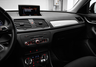 Подержанный автомобиль Audi Q3 2013 года (19 фото)