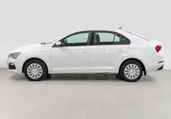 Подержанный автомобиль Skoda Rapid Liftback 2021 года (8 фото)