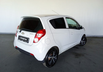 Подержанный автомобиль Chevrolet Spark 2014 года (6 фото)
