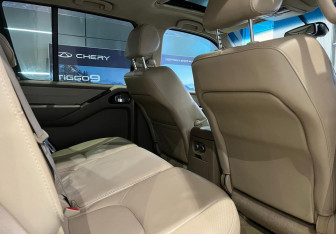 Подержанный автомобиль Nissan Pathfinder 2008 года (15 фото)