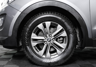 Подержанный автомобиль Hyundai Santa Fe 2014 года (25 фото)