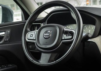 Подержанный автомобиль Volvo XC60 2019 года (12 фото)