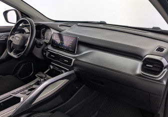 Подержанный автомобиль Geely Coolray 2022 года (13 фото)