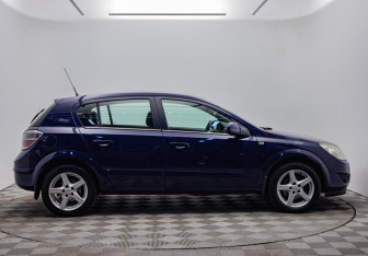 Подержанный автомобиль Opel Astra Hatchback 2013 года (6 фото)