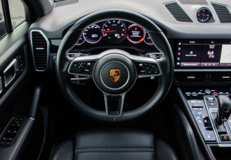 Подержанный автомобиль Porsche Cayenne 2023 года (22 фото)