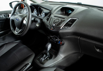 Подержанный автомобиль Ford Fiesta Hatchback 2015 года (10 фото)