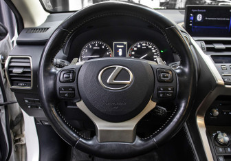 Подержанный автомобиль Lexus NX 2017 года (17 фото)